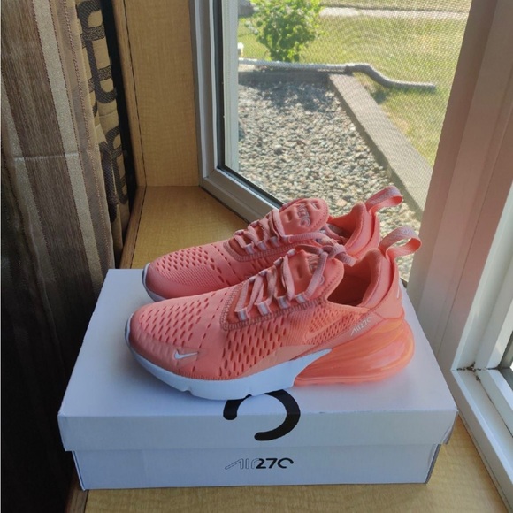 Nike Air Max 270 - Picture 4 of 7